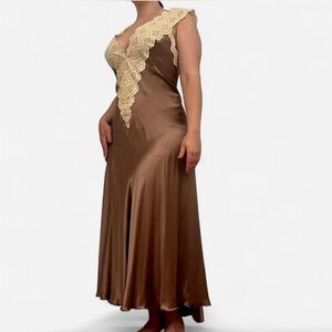 RARE Vintage Italian 100% silk nightgown by Vera Persiani